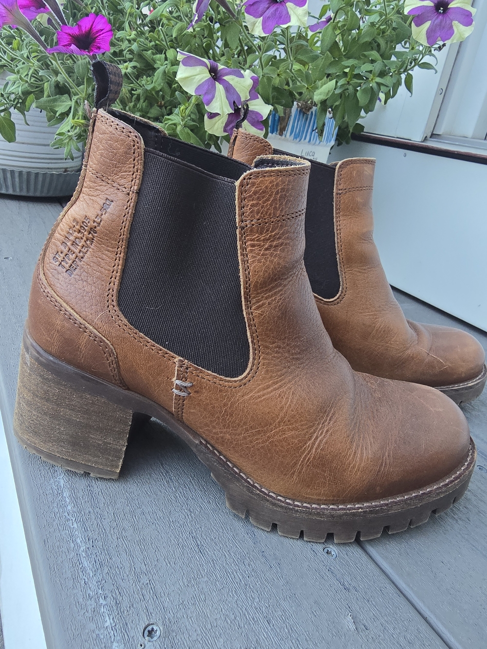 Women's Tan Leather Chelsea Congac Heel Booties Size 7
